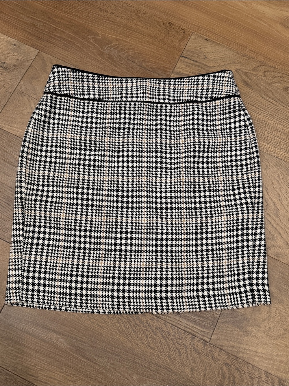 Banana Republic Black & White Houndstooth Mini Skirt